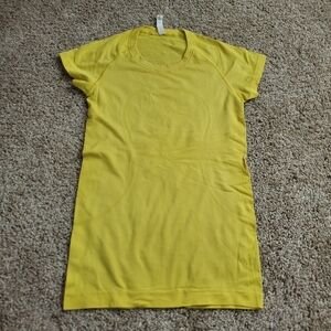 Lululemon Swiftly Tee 💛